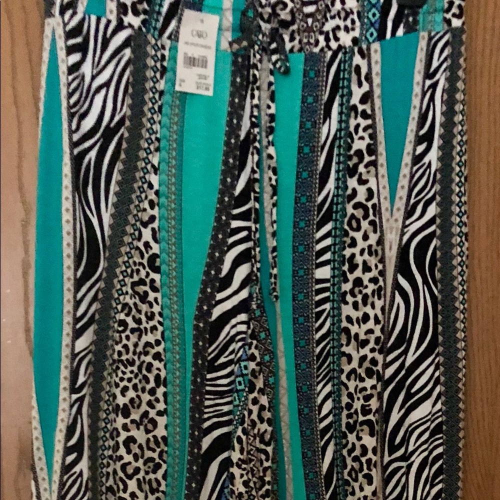 NWT Catos Brand Size Small (very stretchy & soft)